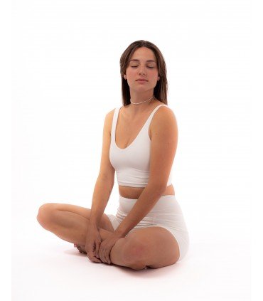 La Vie en Blanc Long Top – White Softness for Conscious Living