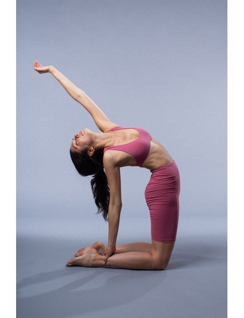 Crossed Essential Top – Natural Softness & Conscious Movement