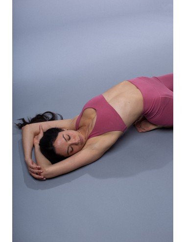 Crossed Essential Top – Natural Softness & Conscious Movement