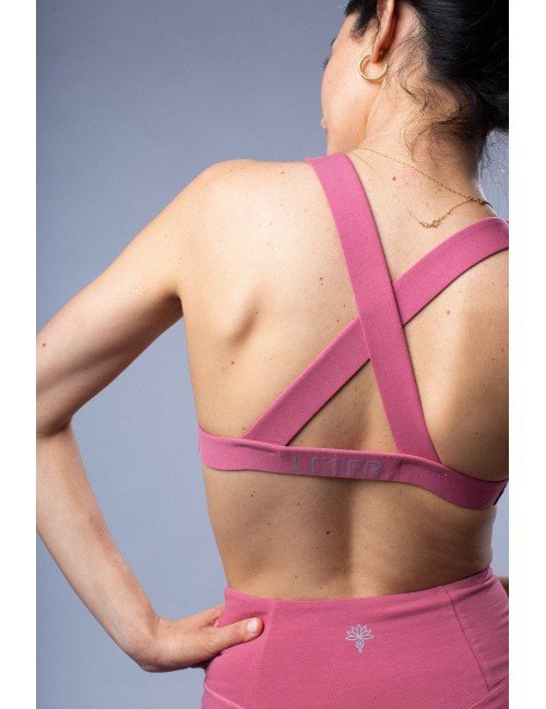 Crossed Essential Top – Natural Softness & Conscious Movement