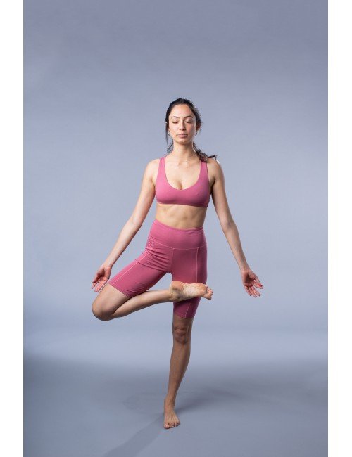 Crossed Essential Top – Natural Softness & Conscious Movement